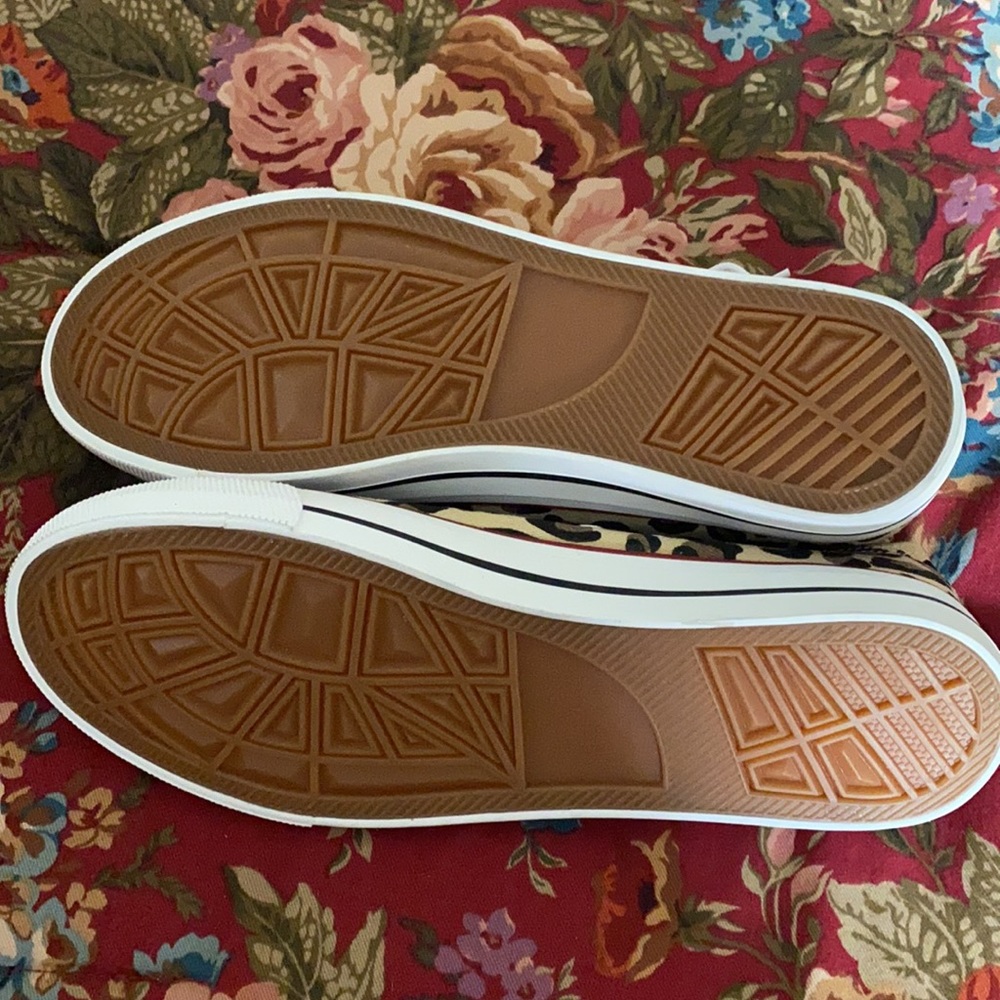 Size 8 Cheetah Print Ladies Fashion Sneakers - Picture 5 of 8